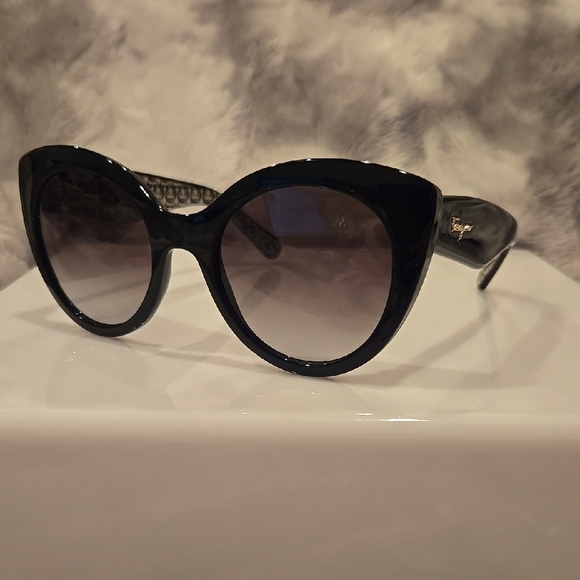 Salvatore Ferragamo Black Cat-Eye Sunglasses Brand New In Case - Picture 2 of 12
